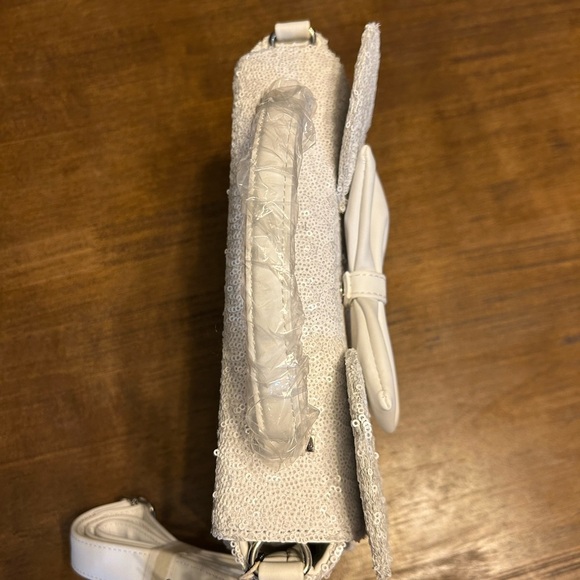 Loungefly Disney Minnie Mouse Sequin Wedding Bride Crossbody Purse Bag NWT - Picture 7 of 11